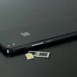 Motorola lancia il primo smartphone solo con e-sim: ma cosa sono e come funzionano?