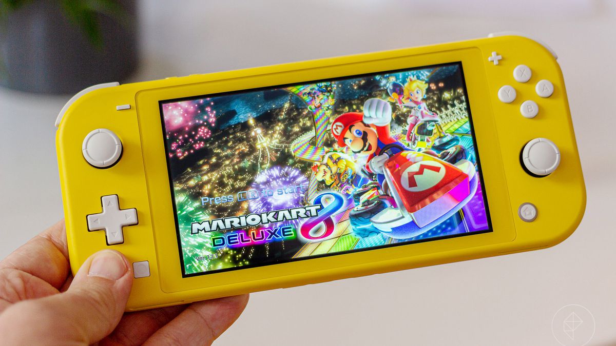 Nintendo Switch Lite: Amazon regala un buono di 20 Euro sull'acquisto
