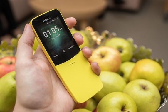 Nokia 8110, la banana gialla in tutti i negozi ed è di nuovo effetto nostalgia